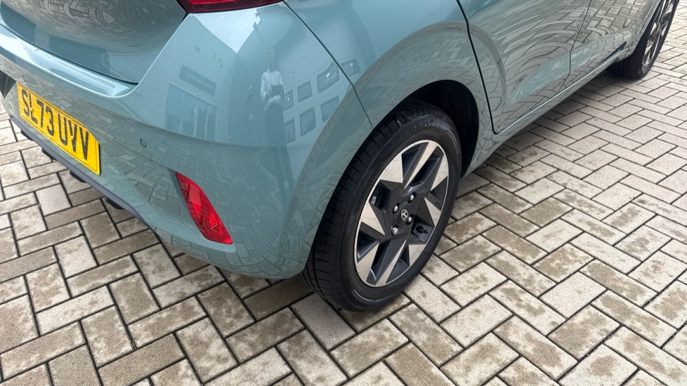 Hyundai i10 1.0 Advance 5dr Petrol Hatchback - Image 21