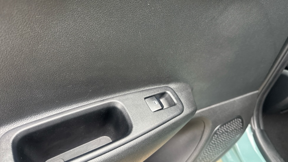 Hyundai i10 1.0 Advance 5dr Petrol Hatchback - Image 27