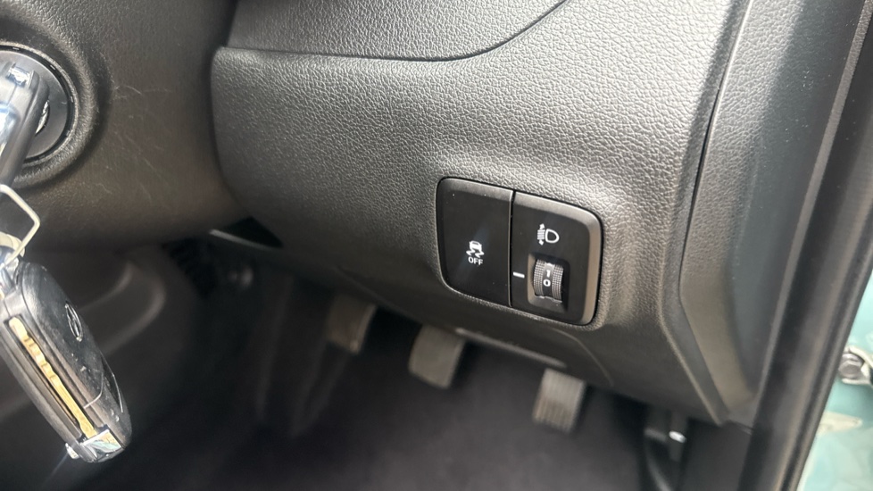 Hyundai i10 1.0 Advance 5dr Petrol Hatchback - Image 31