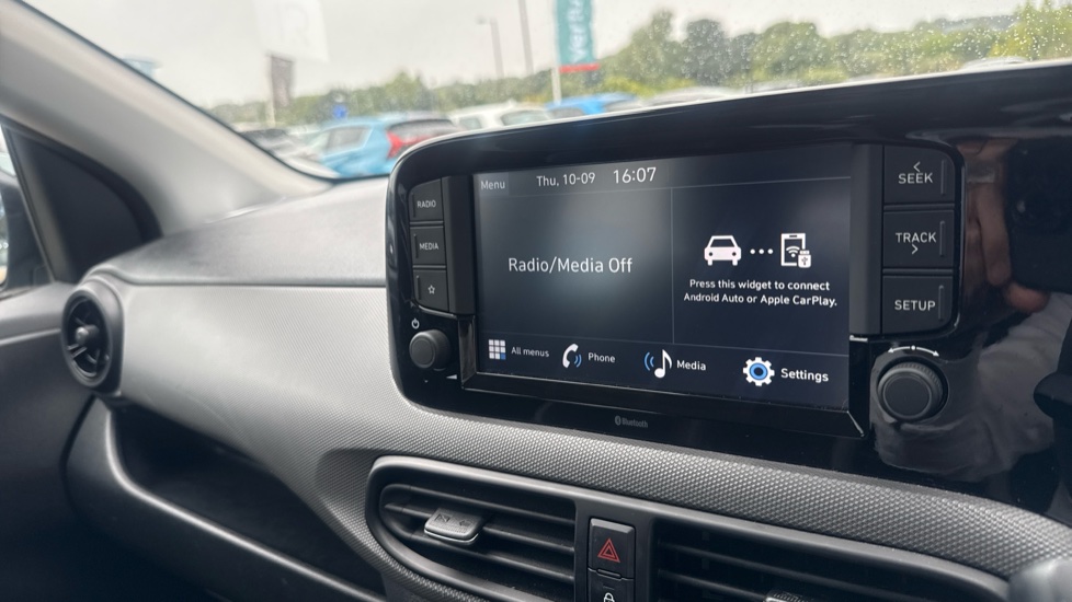 Hyundai i10 1.0 Advance 5dr Petrol Hatchback - Image 36