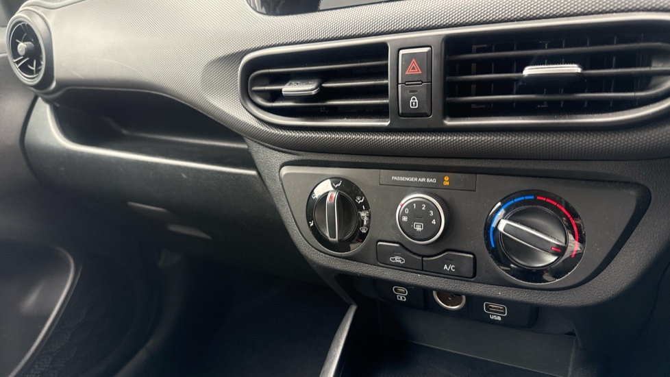 Hyundai i10 1.0 Advance 5dr Petrol Hatchback - Image 37