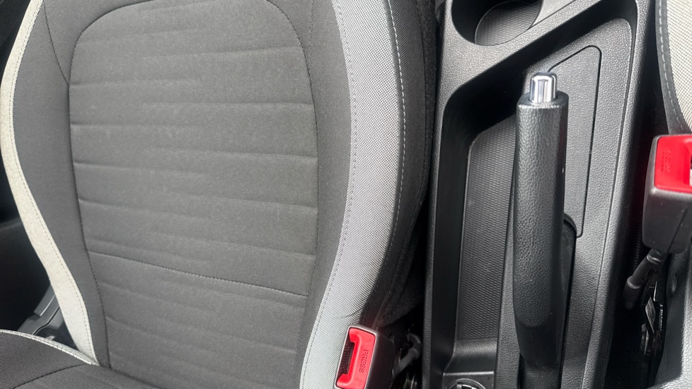 Hyundai i10 1.0 Advance 5dr Petrol Hatchback - Image 40
