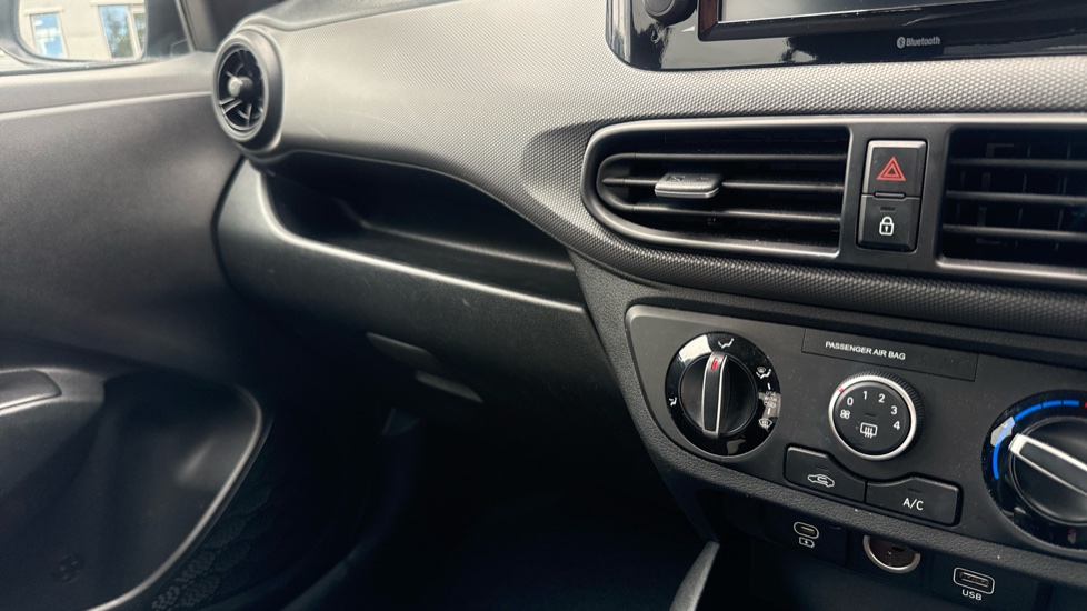 Hyundai i10 1.0 Advance 5dr Petrol Hatchback - Image 45