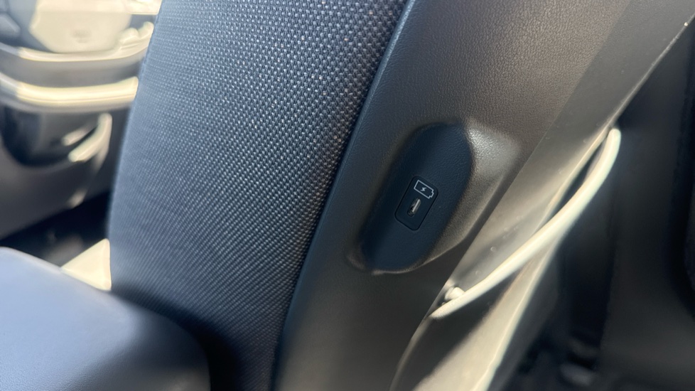 Kia EV3 150kW Air 81.4kWh 5dr Auto Electric Estate - Image 30