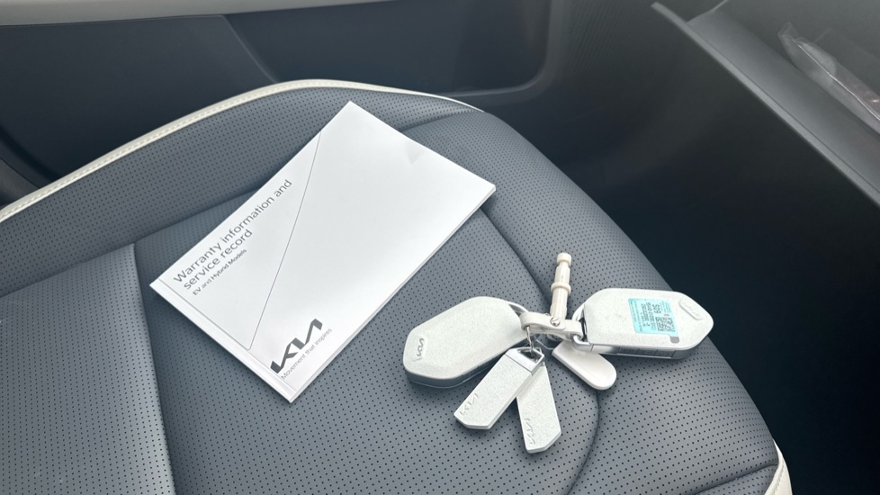 Kia EV3 150kW GT-Line S 81.4kWh 5dr Auto Electric Estate - Image 19