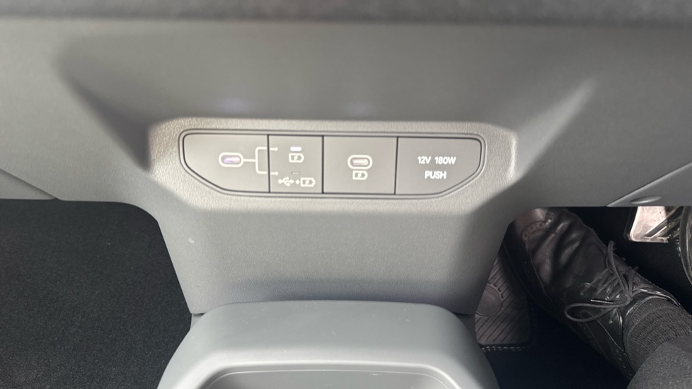 Kia EV3 150kW GT-Line S 81.4kWh 5dr Auto Electric Estate - Image 21