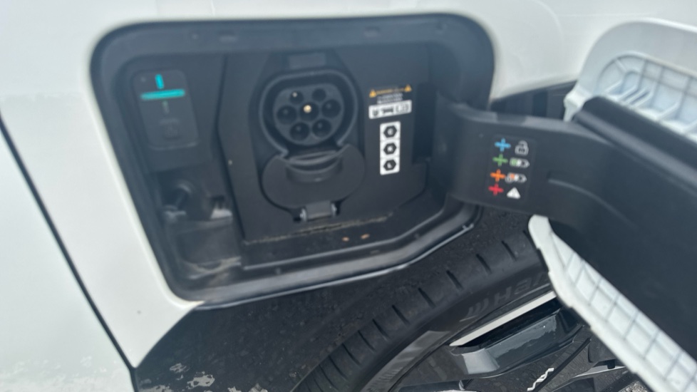 Kia EV3 150kW GT-Line S 81.4kWh 5dr Auto Electric Estate - Image 33