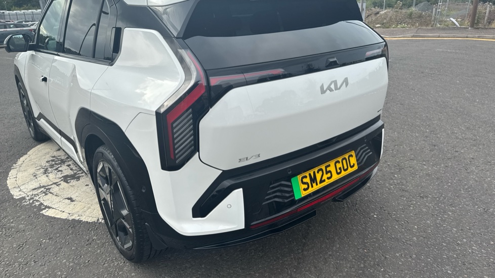 Kia EV3 150kW GT-Line S 81.4kWh 5dr Auto Electric Estate - Image 38