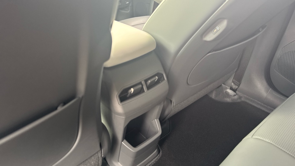 Kia EV3 150kW GT-Line S 81.4kWh 5dr Auto Electric Estate - Image 41