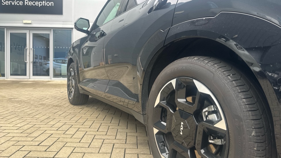 Kia EV5 160kW GT-Line S 81.4kWh 5dr Auto Electric Estate - Image 24