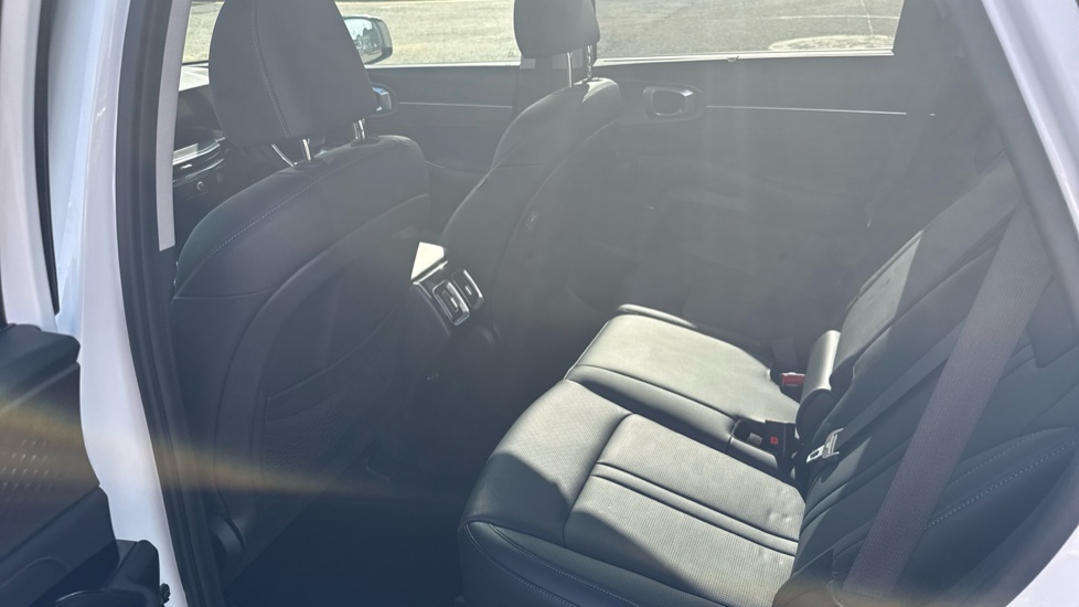 Kia Sorento 1.6 T-GDi HEV Evolve 5dr Auto Hybrid Station Wagon - Image 16
