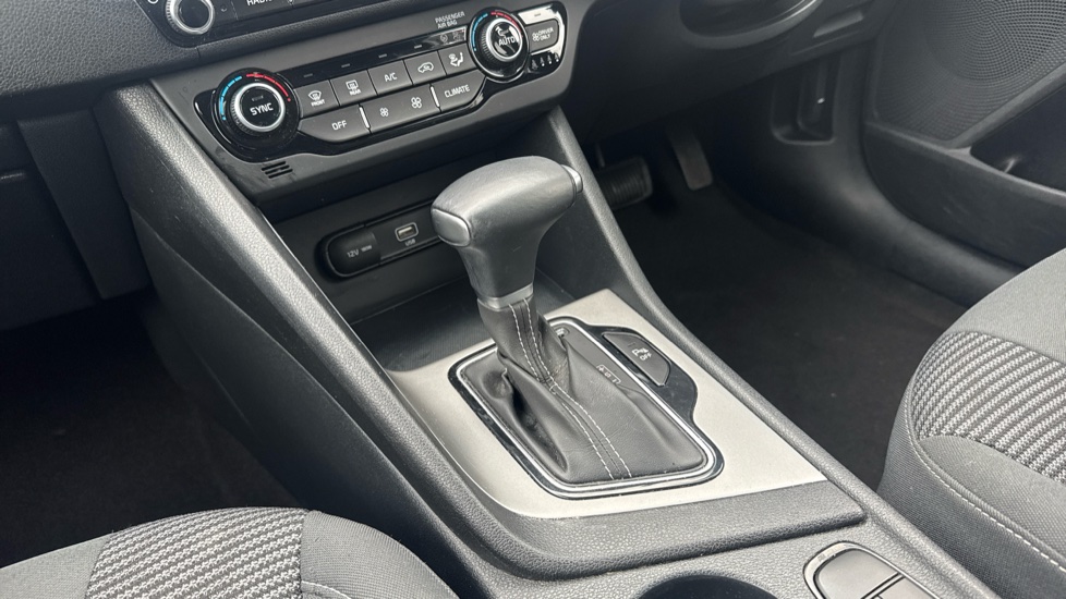 Kia Niro 1.6 GDi Hybrid 2 5dr DCT Hybrid Estate - Image 13
