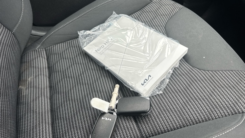 Kia Niro 1.6 GDi Hybrid 2 5dr DCT Hybrid Estate - Image 19