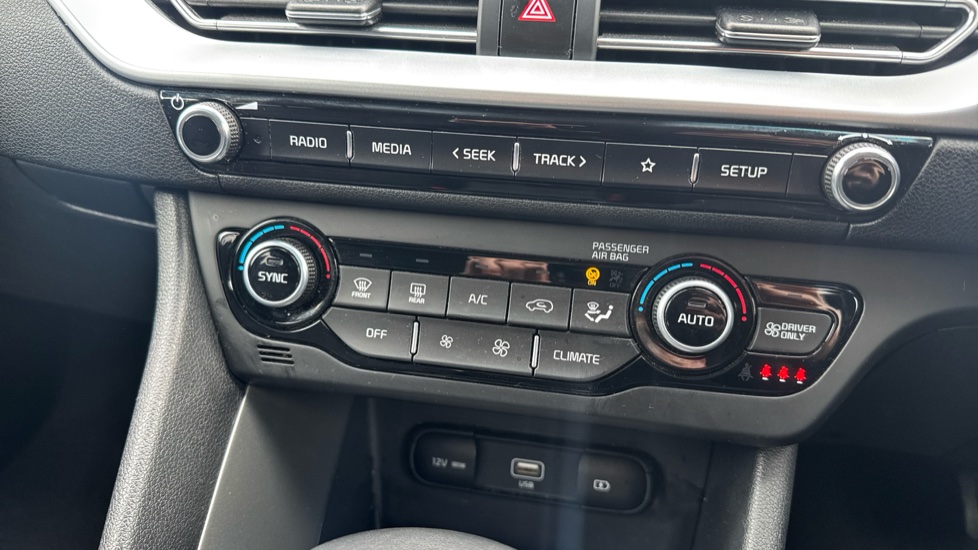 Kia Niro 1.6 GDi Hybrid 2 5dr DCT Hybrid Estate - Image 36