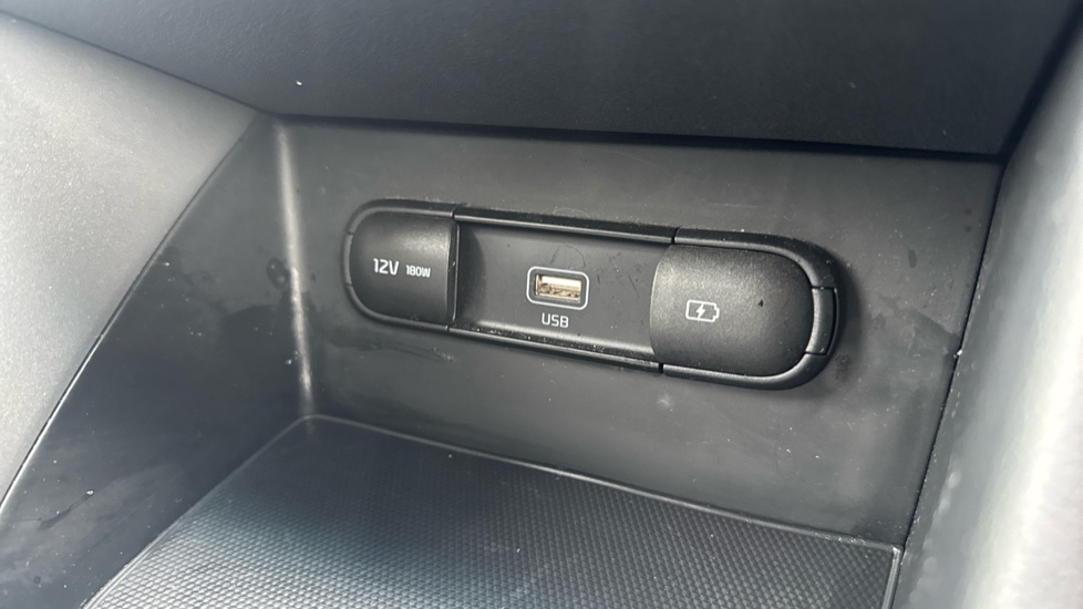 Kia Niro 1.6 GDi Hybrid 2 5dr DCT Hybrid Estate - Image 37