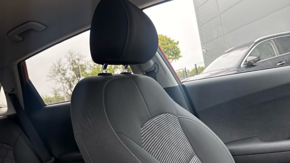 Kia Niro 1.6 GDi Hybrid 2 5dr DCT Hybrid Estate - Image 40