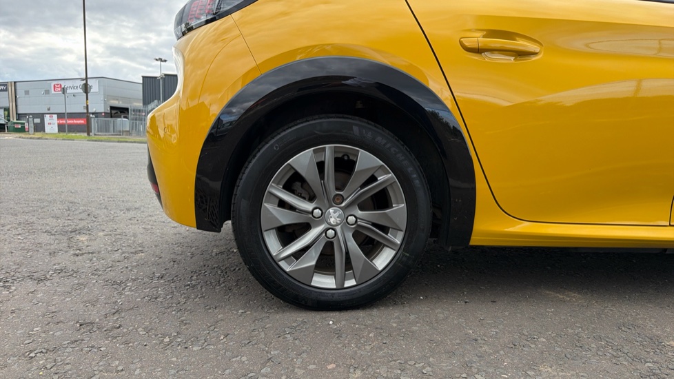Peugeot 208 100kW Allure Premium 50kWh 5dr Auto Electric Hatchback - Image 7