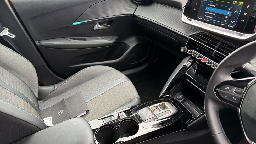 Peugeot 208 100kW Allure Premium 50kWh 5dr Auto Electric Hatchback - Image 14