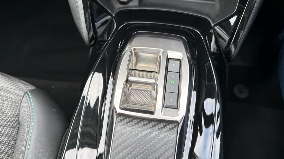 Peugeot 208 100kW Allure Premium 50kWh 5dr Auto Electric Hatchback - Image 35