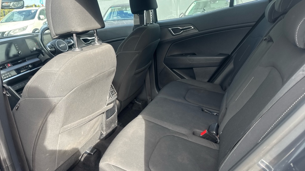 Kia Sportage 1.6T GDi ISG 2 5dr Petrol Estate - Image 16