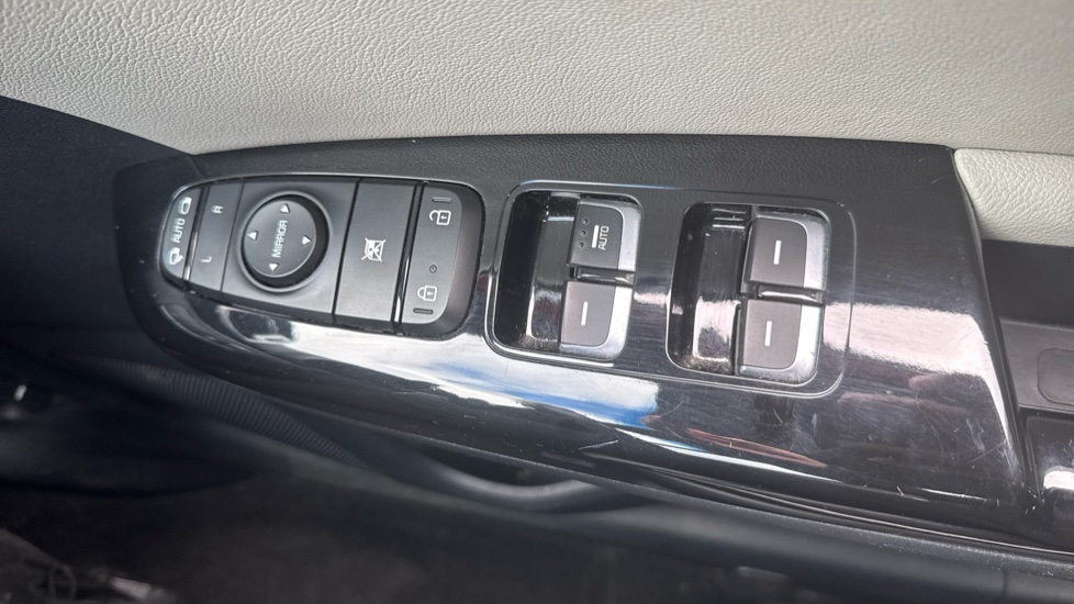 Kia Sportage 1.6T GDi GT-Line S 5dr DCT Auto [AWD] Petrol Estate - Image 27