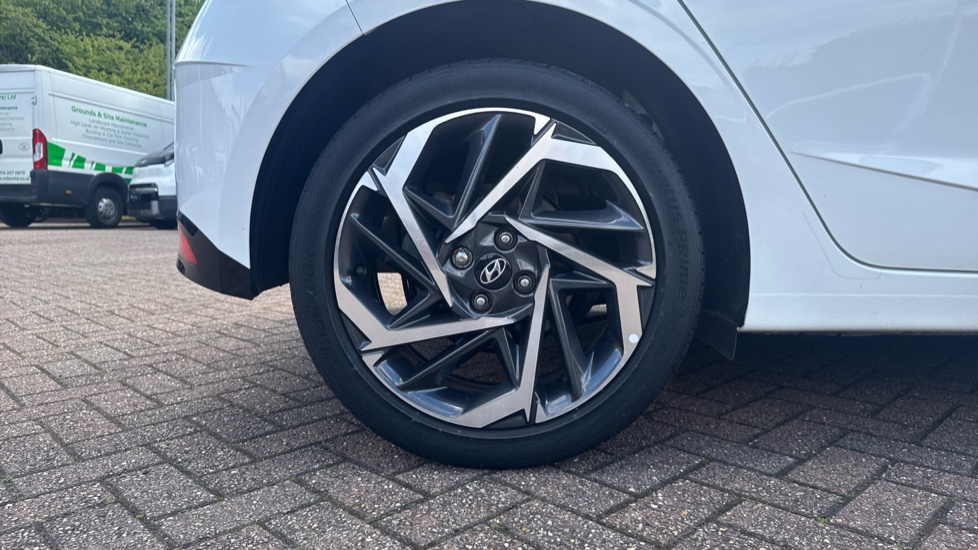 Hyundai i20 1.0T GDi 48V MHD Premium 5dr DCT Petrol Hatchback - Image 7