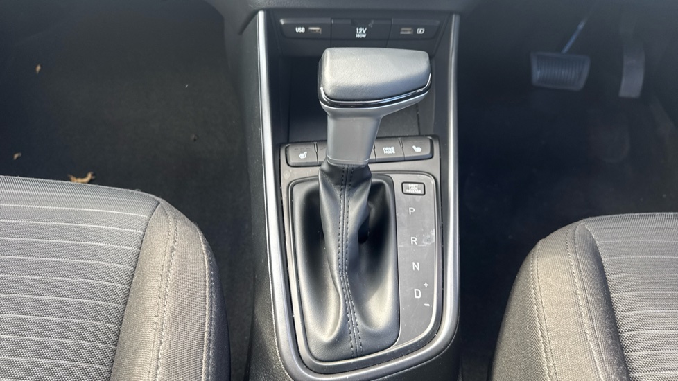Hyundai i20 1.0T GDi 48V MHD Premium 5dr DCT Petrol Hatchback - Image 13