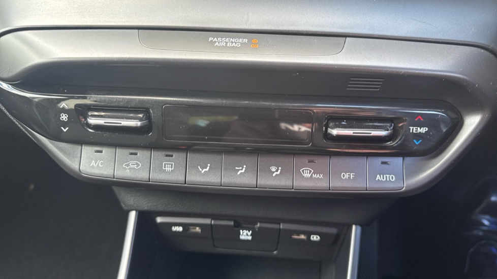 Hyundai i20 1.0T GDi 48V MHD Premium 5dr DCT Petrol Hatchback - Image 30