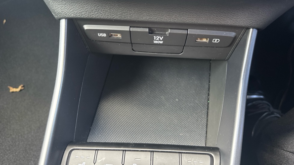 Hyundai i20 1.0T GDi 48V MHD Premium 5dr DCT Petrol Hatchback - Image 31