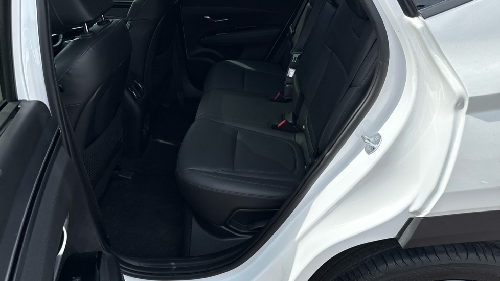 Hyundai TUCSON 1.6 TGDi Plug-in Hybrid Ultimate 5dr 4WD Auto Estate - Image 16