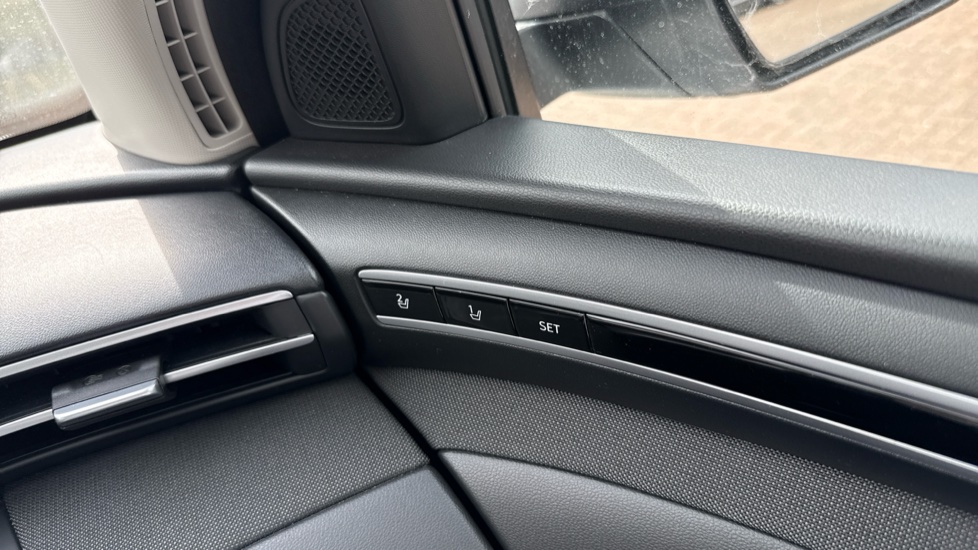 Hyundai TUCSON 1.6 TGDi Plug-in Hybrid Ultimate 5dr 4WD Auto Estate - Image 25