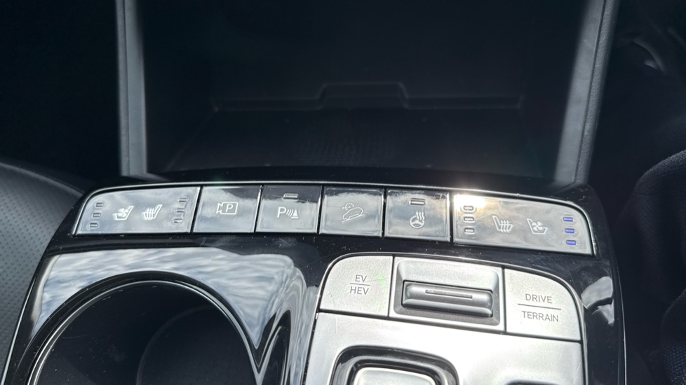 Hyundai TUCSON 1.6 TGDi Plug-in Hybrid Ultimate 5dr 4WD Auto Estate - Image 30