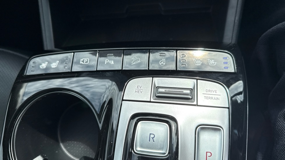 Hyundai TUCSON 1.6 TGDi Plug-in Hybrid Ultimate 5dr 4WD Auto Estate - Image 31