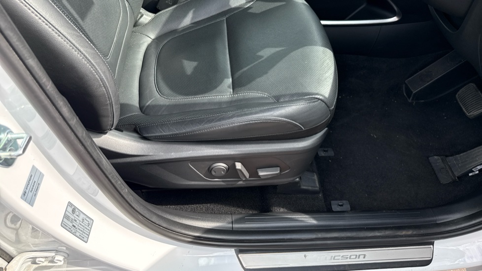 Hyundai TUCSON 1.6 TGDi Plug-in Hybrid Ultimate 5dr 4WD Auto Estate - Image 36
