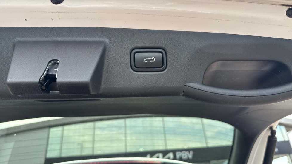 Hyundai TUCSON 1.6 TGDi Plug-in Hybrid Ultimate 5dr 4WD Auto Estate - Image 39
