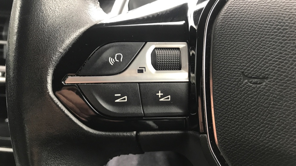 Peugeot 208 1.2 PureTech 130 Allure 5dr EAT8 Petrol Hatchback - Image 31