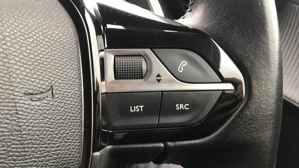 Peugeot 208 1.2 PureTech 130 Allure 5dr EAT8 Petrol Hatchback - Image 32