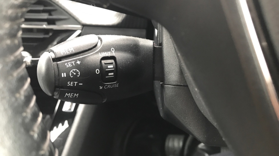 Peugeot 208 1.2 PureTech 130 Allure 5dr EAT8 Petrol Hatchback - Image 33