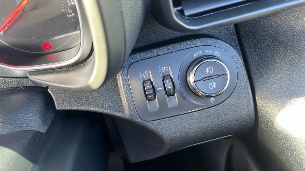 Vauxhall Combo Life 1.5 Turbo D SE 5dr [7 seat] Diesel Estate - Image 26