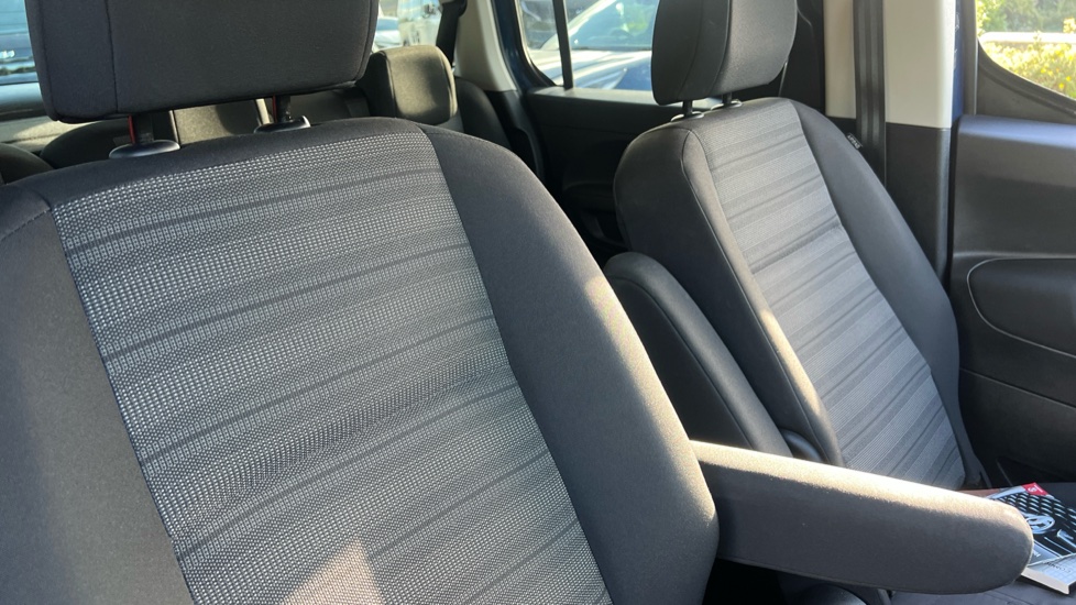 Vauxhall Combo Life 1.5 Turbo D SE 5dr [7 seat] Diesel Estate - Image 35