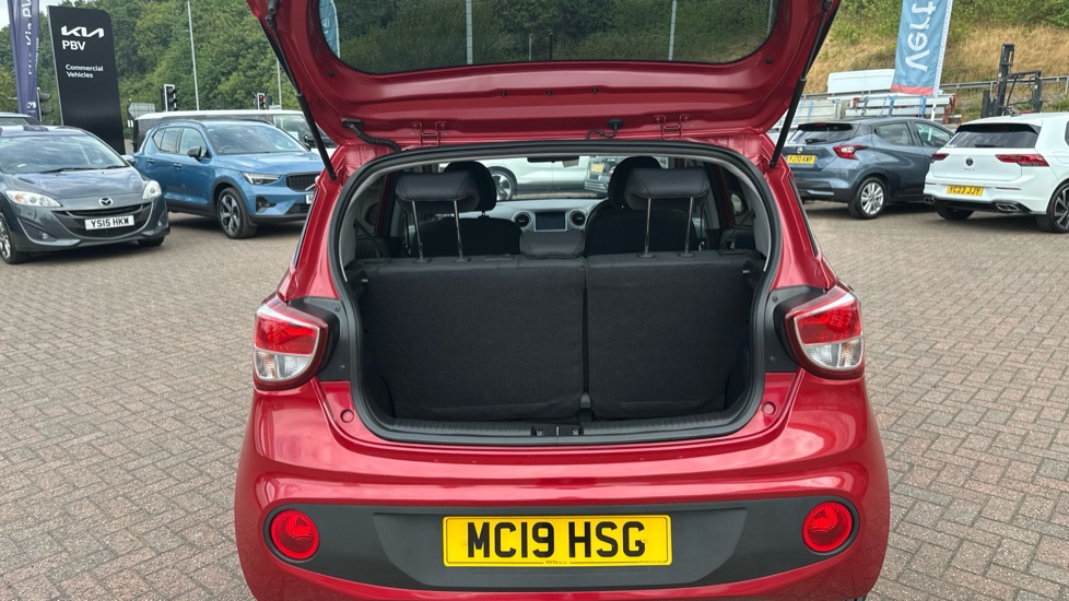 Hyundai i10 1.2 Premium 5dr Auto Petrol Hatchback - Image 4