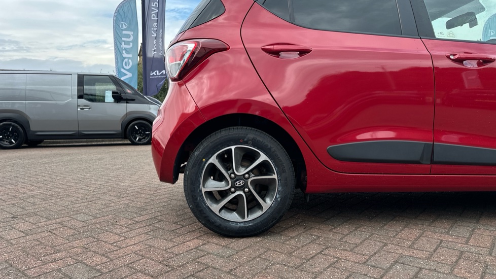 Hyundai i10 1.2 Premium 5dr Auto Petrol Hatchback - Image 7