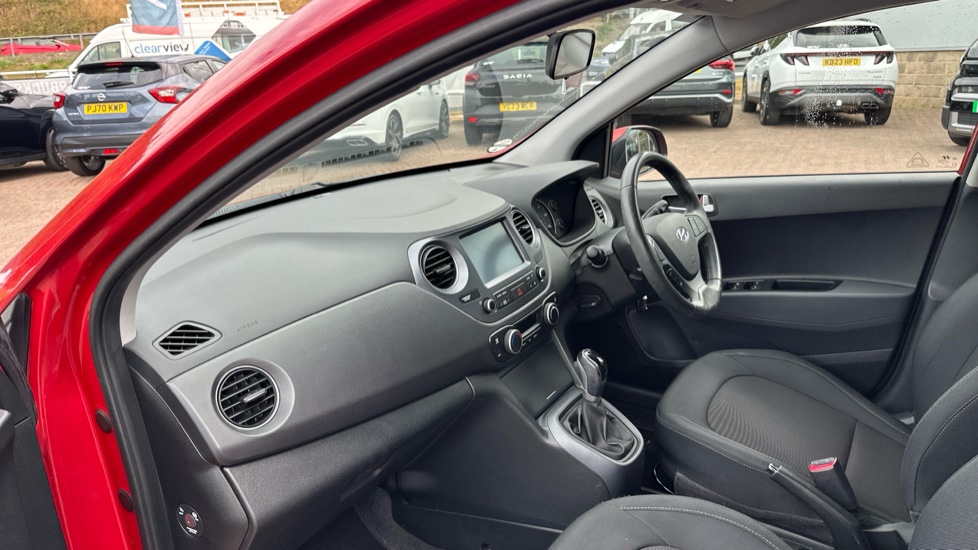 Hyundai i10 1.2 Premium 5dr Auto Petrol Hatchback - Image 9