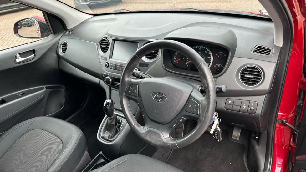 Hyundai i10 1.2 Premium 5dr Auto Petrol Hatchback - Image 10