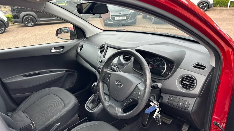 Hyundai i10 1.2 Premium 5dr Auto Petrol Hatchback - Image 11