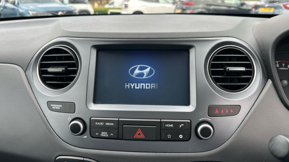 Hyundai i10 1.2 Premium 5dr Auto Petrol Hatchback - Image 12