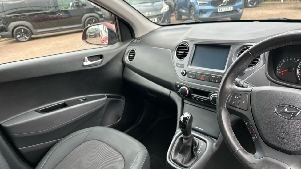 Hyundai i10 1.2 Premium 5dr Auto Petrol Hatchback - Image 14