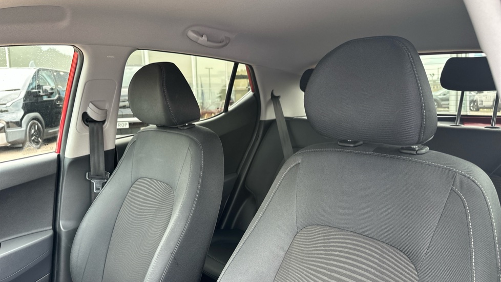 Hyundai i10 1.2 Premium 5dr Auto Petrol Hatchback - Image 15