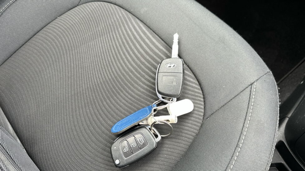 Hyundai i10 1.2 Premium 5dr Auto Petrol Hatchback - Image 20