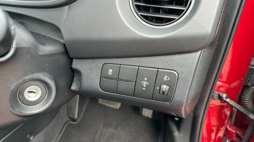 Hyundai i10 1.2 Premium 5dr Auto Petrol Hatchback - Image 29